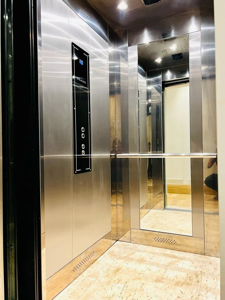 Cabine com espelho e inox champanhe