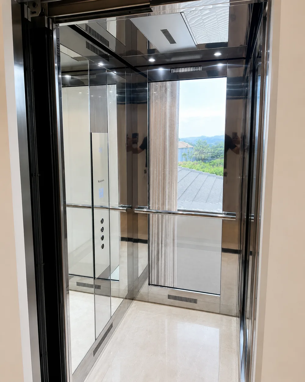 Cabine Vitra com fundo em vidro panorâmico