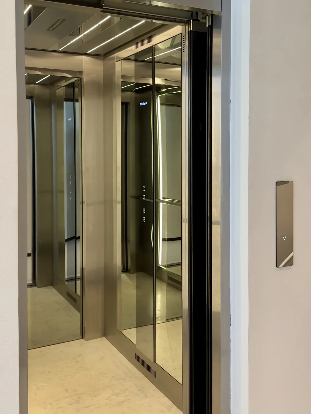 Elevador instalado em clínica