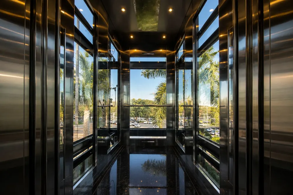 Elevador em edifício público